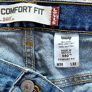 2 Pairs of Men’s Levi's 560 Comfort Fit Blue Jeans 38 X 32 in Good condition.